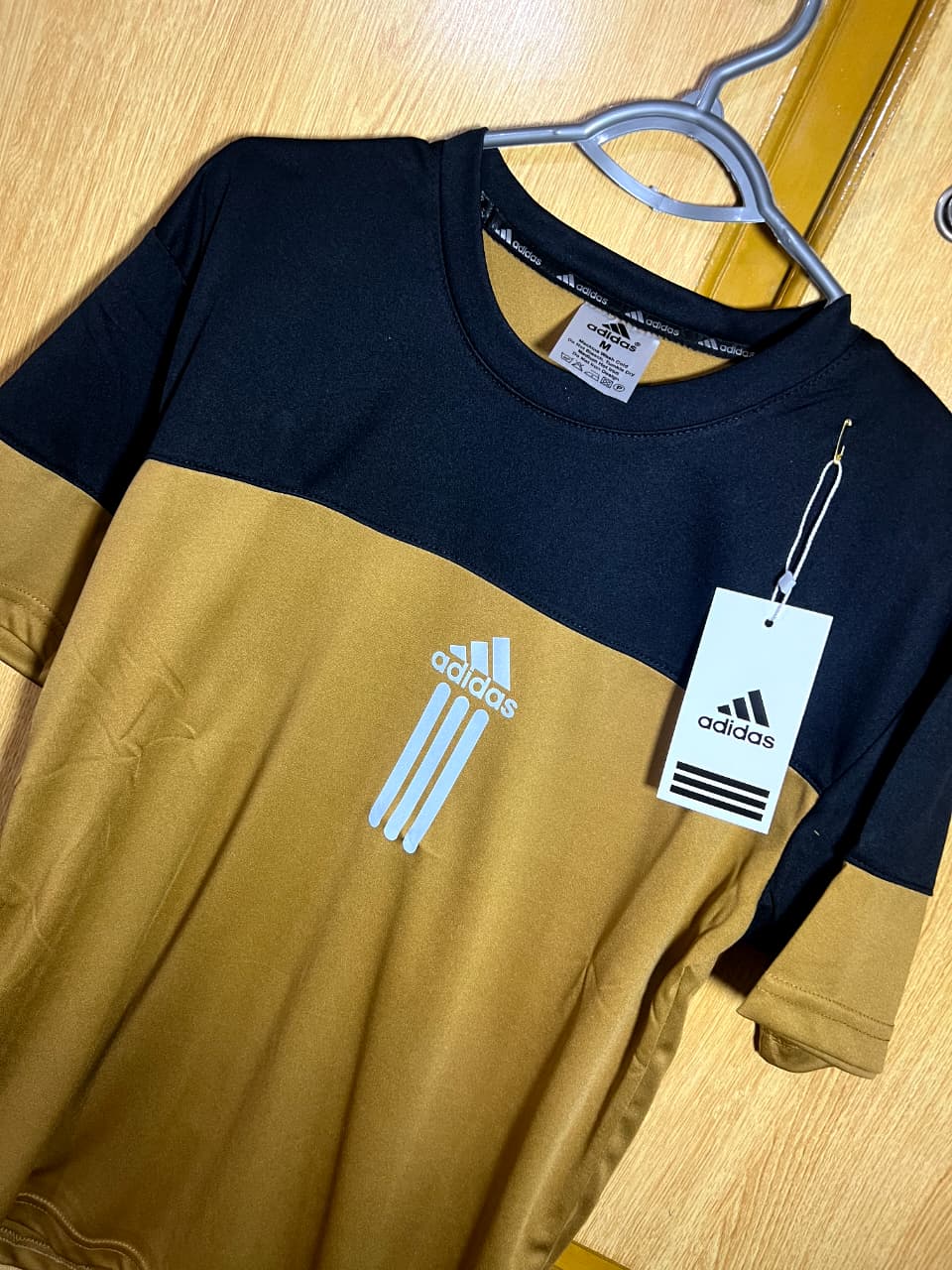 Black and Gold (Medium)